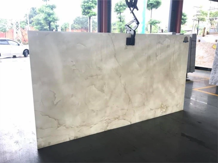 Translucent White Onyx Stone Wall